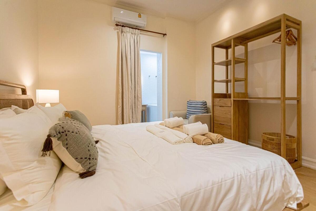 Holiday home Near Ancient City, Walking Night Bazaar, 6 Bedroom 7 Bathroom Luxury Pool Garden