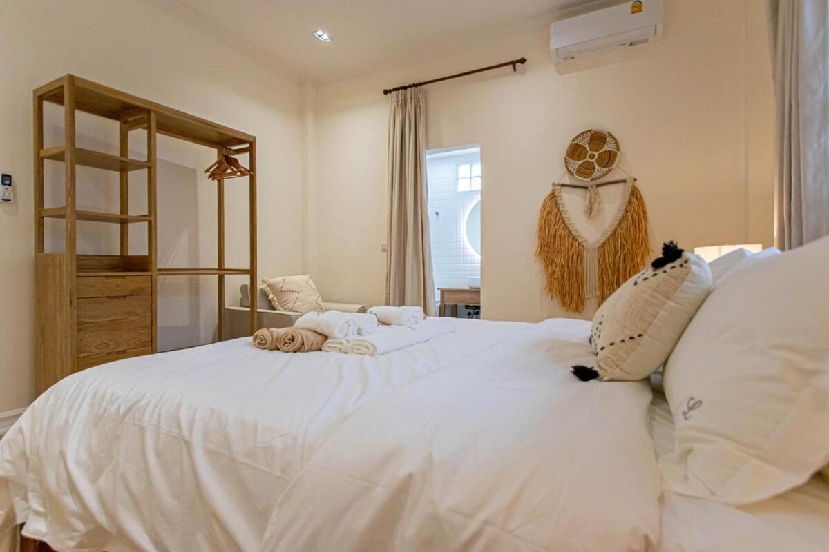 Near Ancient City, Walking Night Bazaar, 6 Bedroom 7 Bathroom Luxury Pool Garden Holiday home Chiang Mai