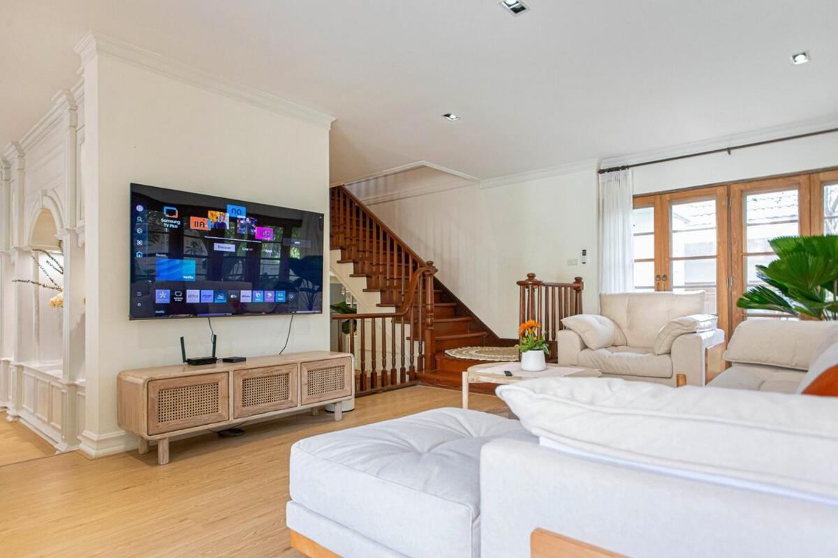 Near Ancient City, Walking Night Bazaar, 6 Bedroom 7 Bathroom Luxury Pool Garden Chiang Mai