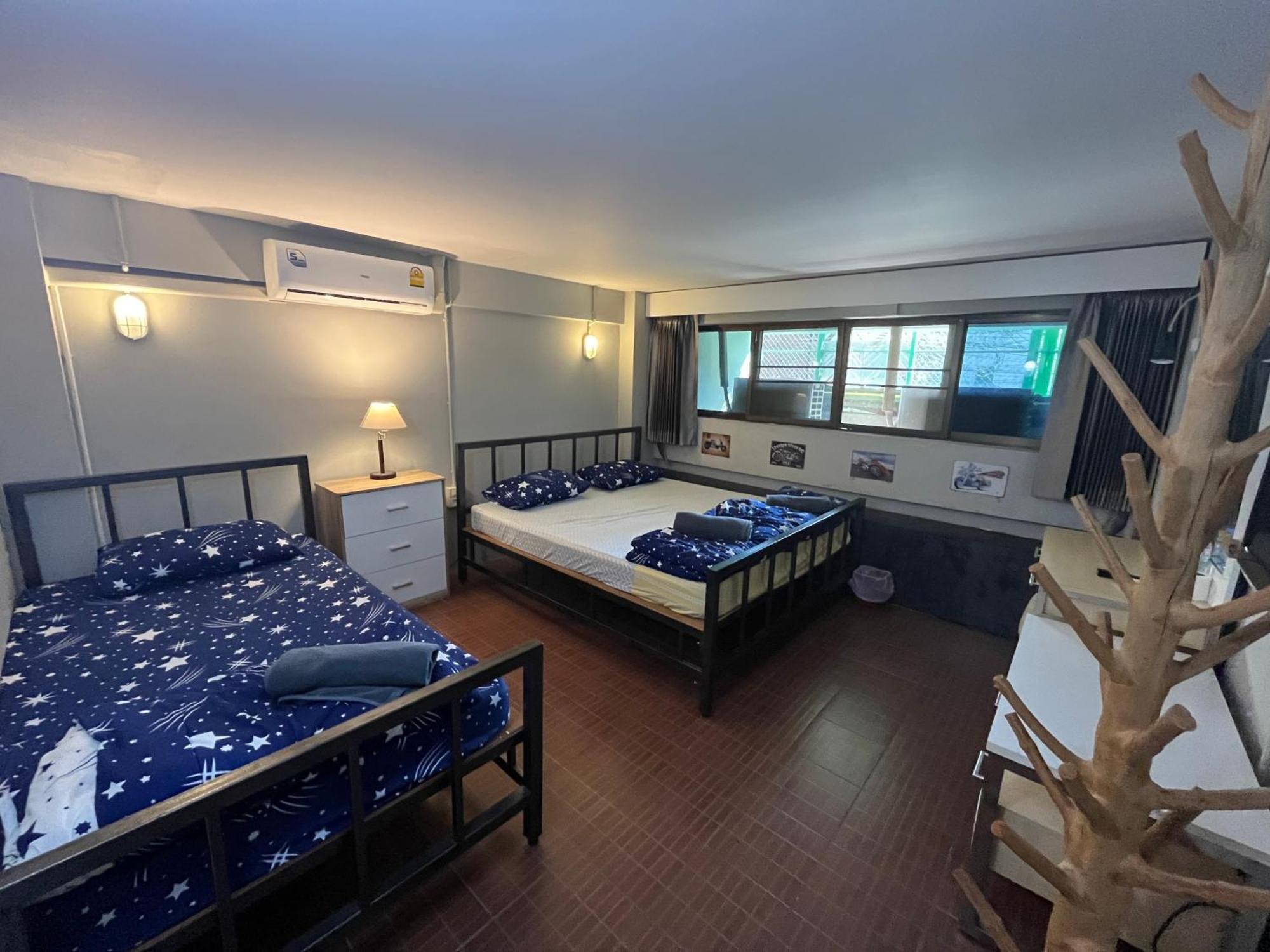 Lazy Gibbon 1 - Tha Phae Gate Hostel