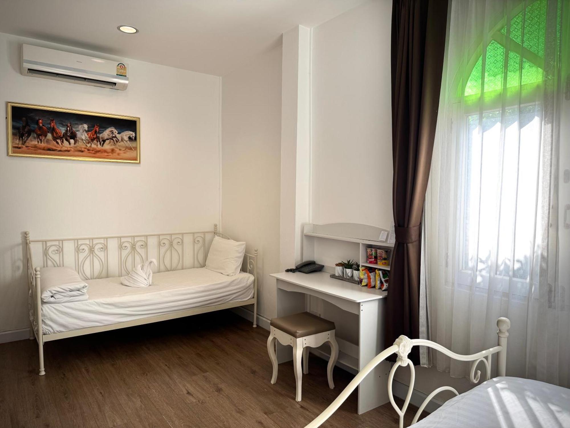 Hotel Nidhra Lanna 4*