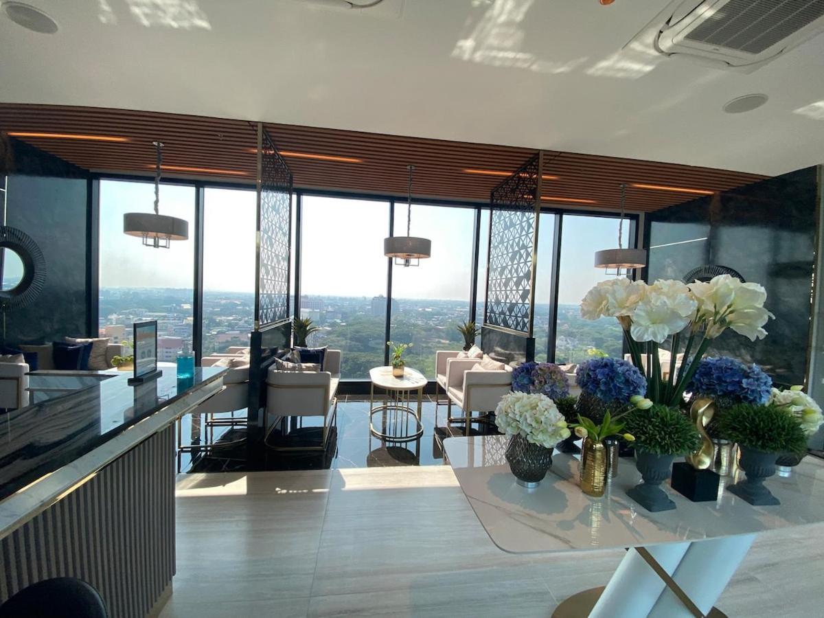 Adjoining 2b2b -sky River- Infinity Long Rooftop Pool * Chiang Mai