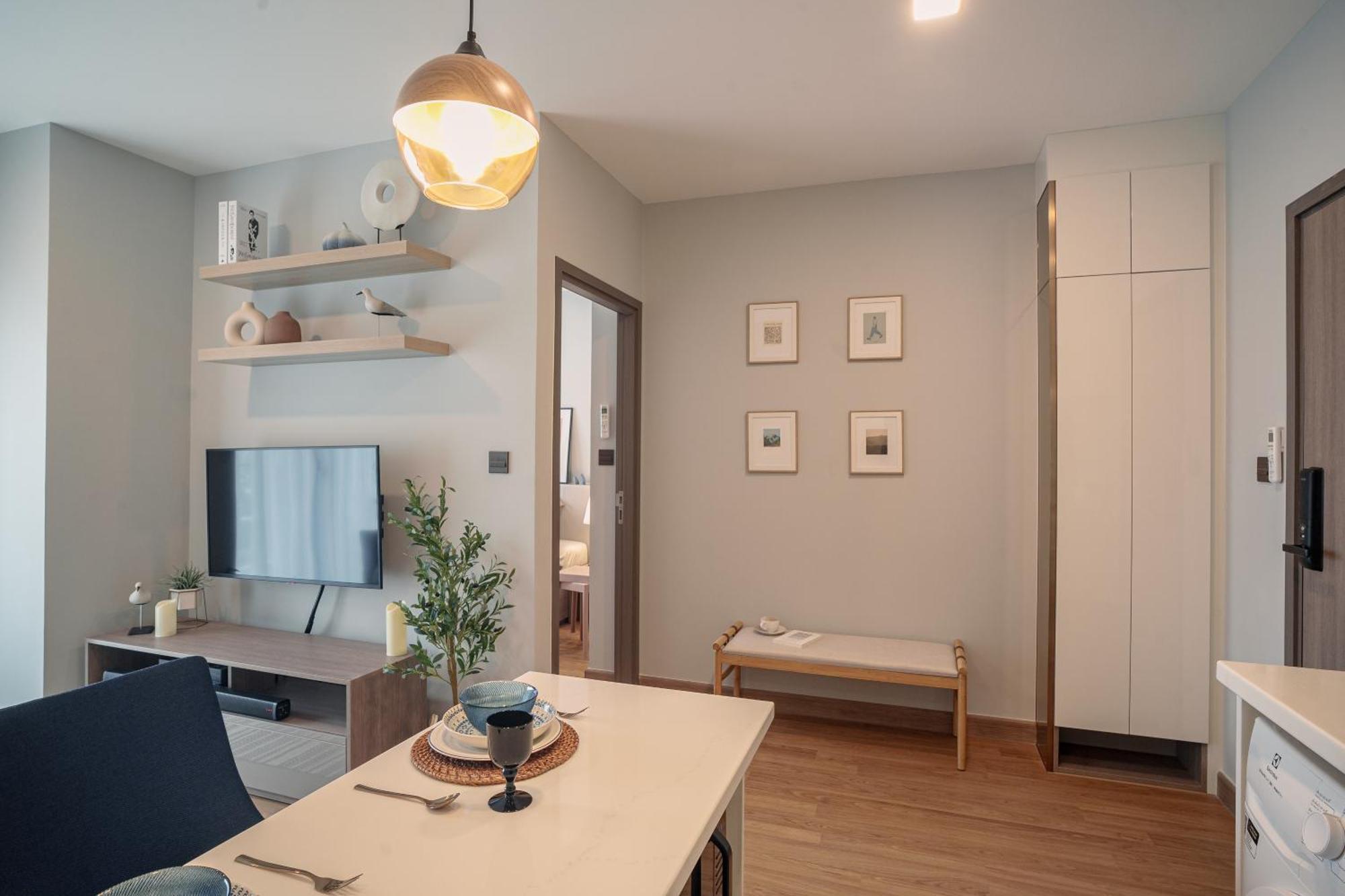 Comfy 1b1b -sky River- Infinity Long Rooftop Pool Apartment