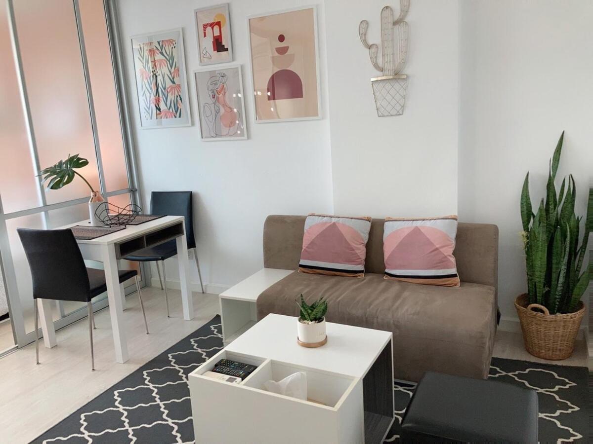 Beautiful Room, Near Mall *