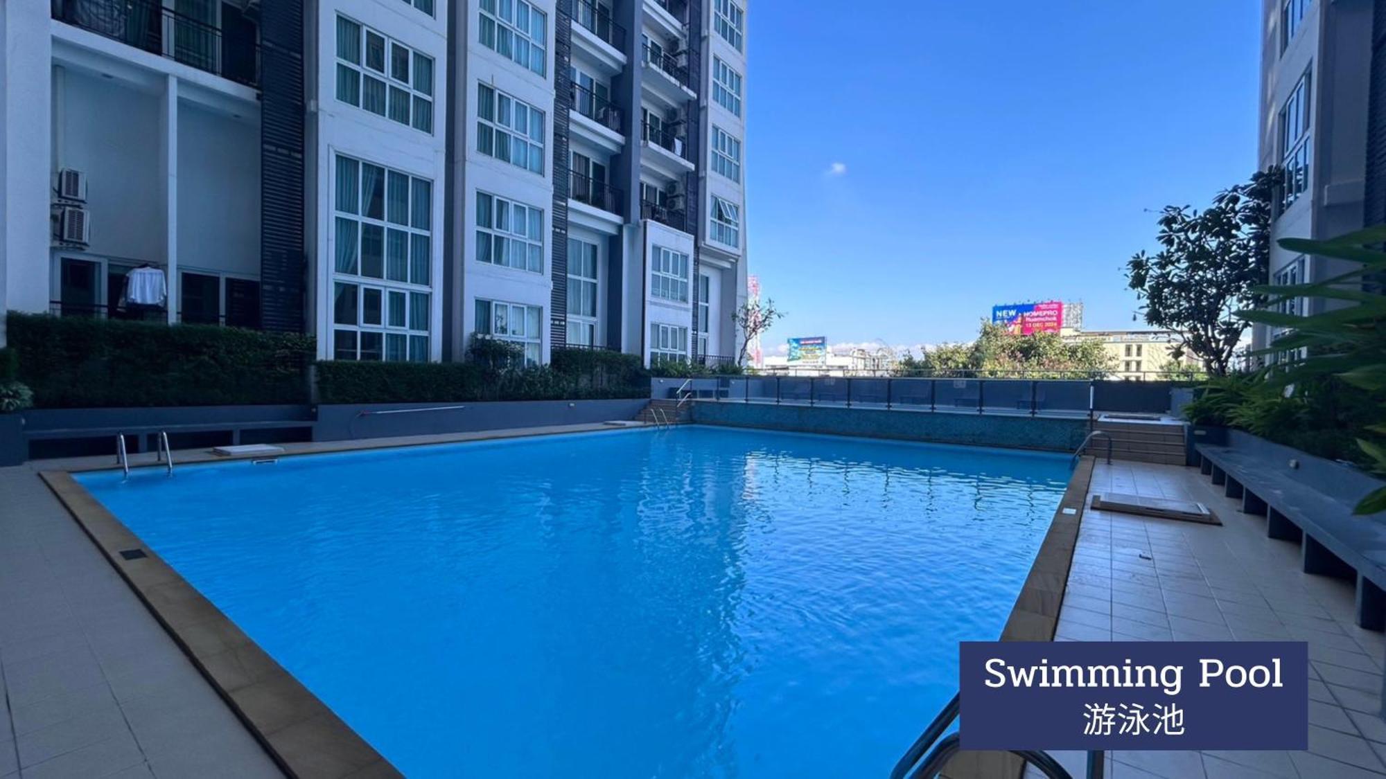 Two Single Beds At The Location Near To Apartment