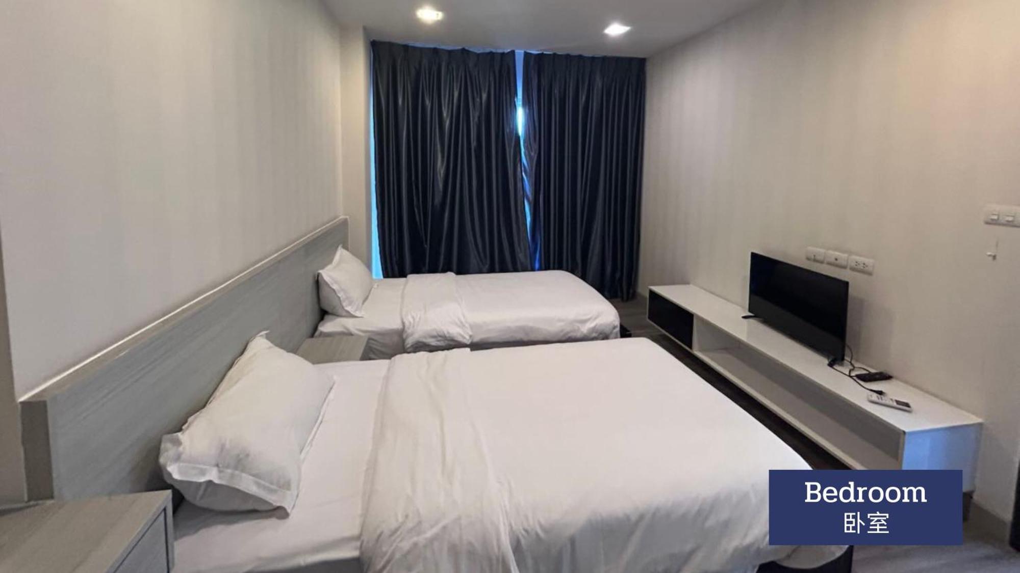 Two Single Beds At The Location Near To Apartment