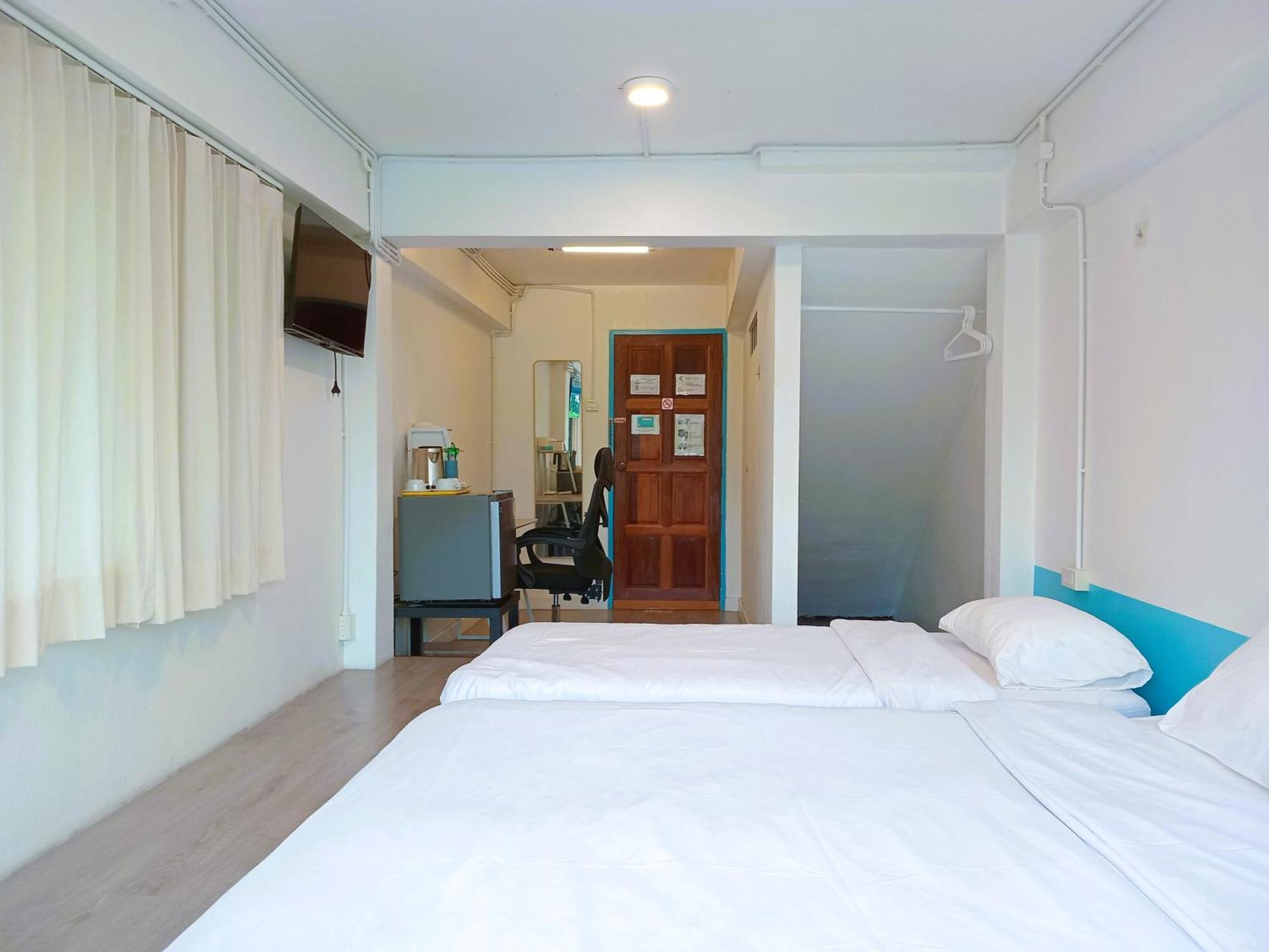 Hostel Chapter 1 Hostel *