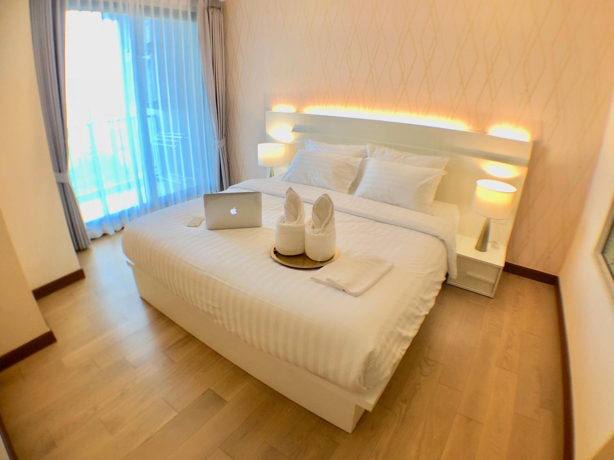 The Astra - 11th Floor Apartment *