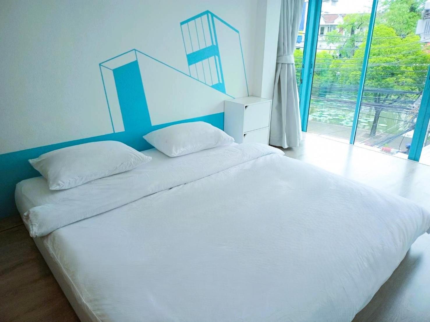 Hostel Chapter 1 Hostel *