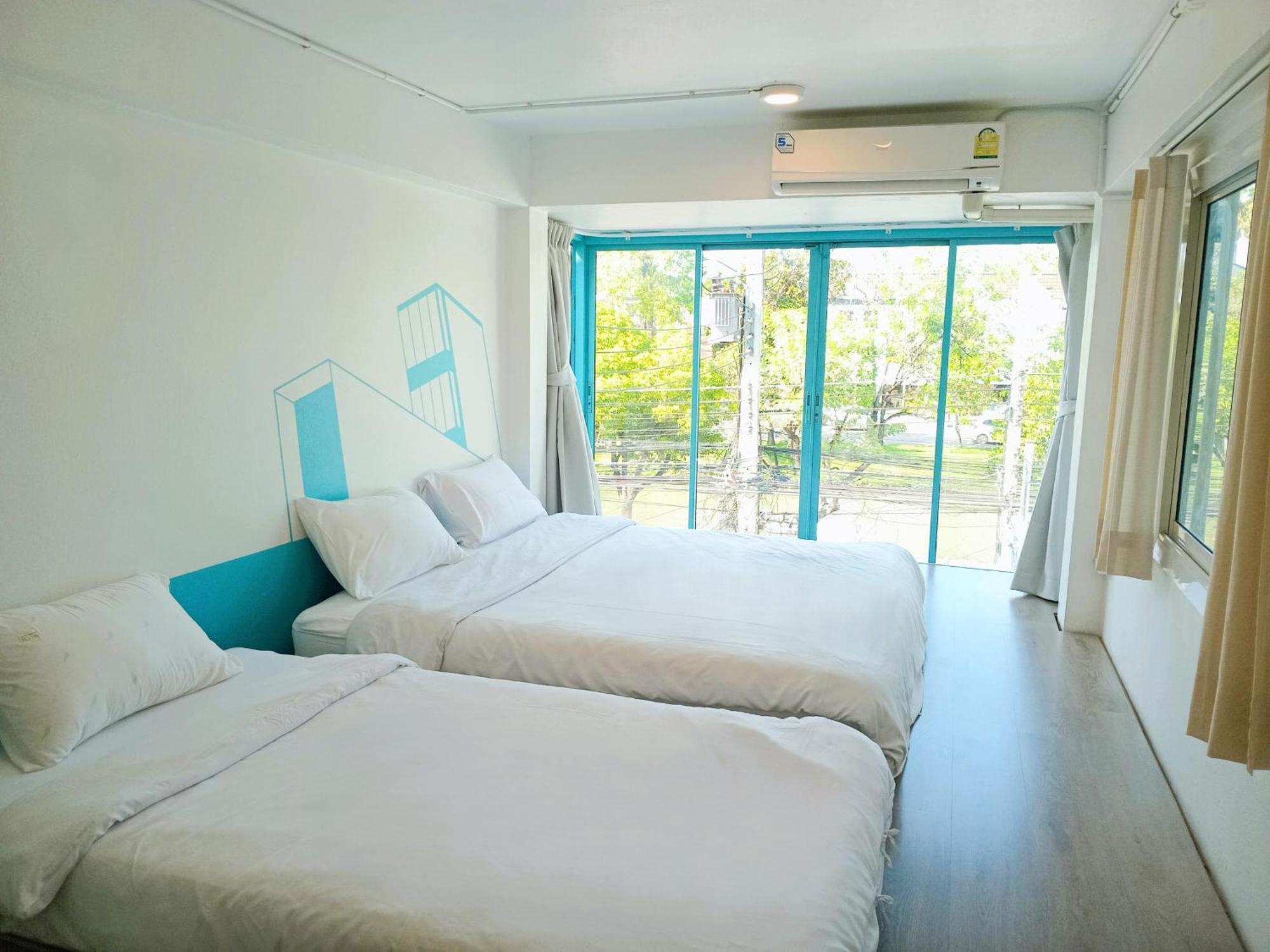 Chapter 1 Hostel Hostel *
