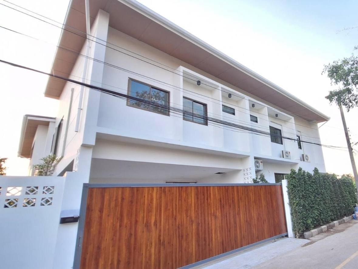 Luxury Pool With Jacuzzi & Pool Table Villa Chiang Mai