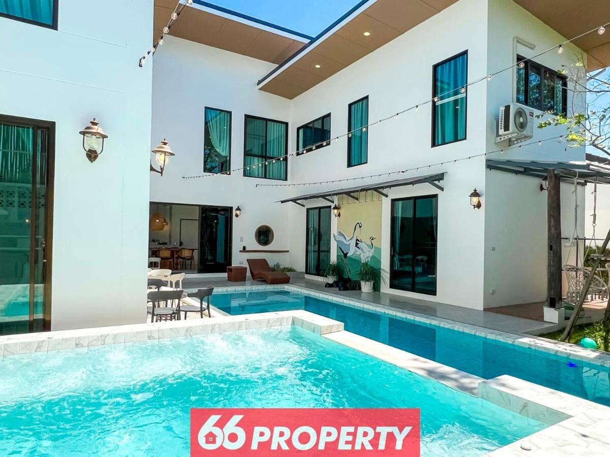Villa Luxury Pool With Jacuzzi & Pool Table *