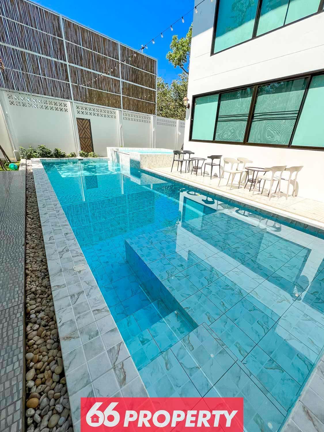 Villa Luxury Pool With Jacuzzi & Pool Table *