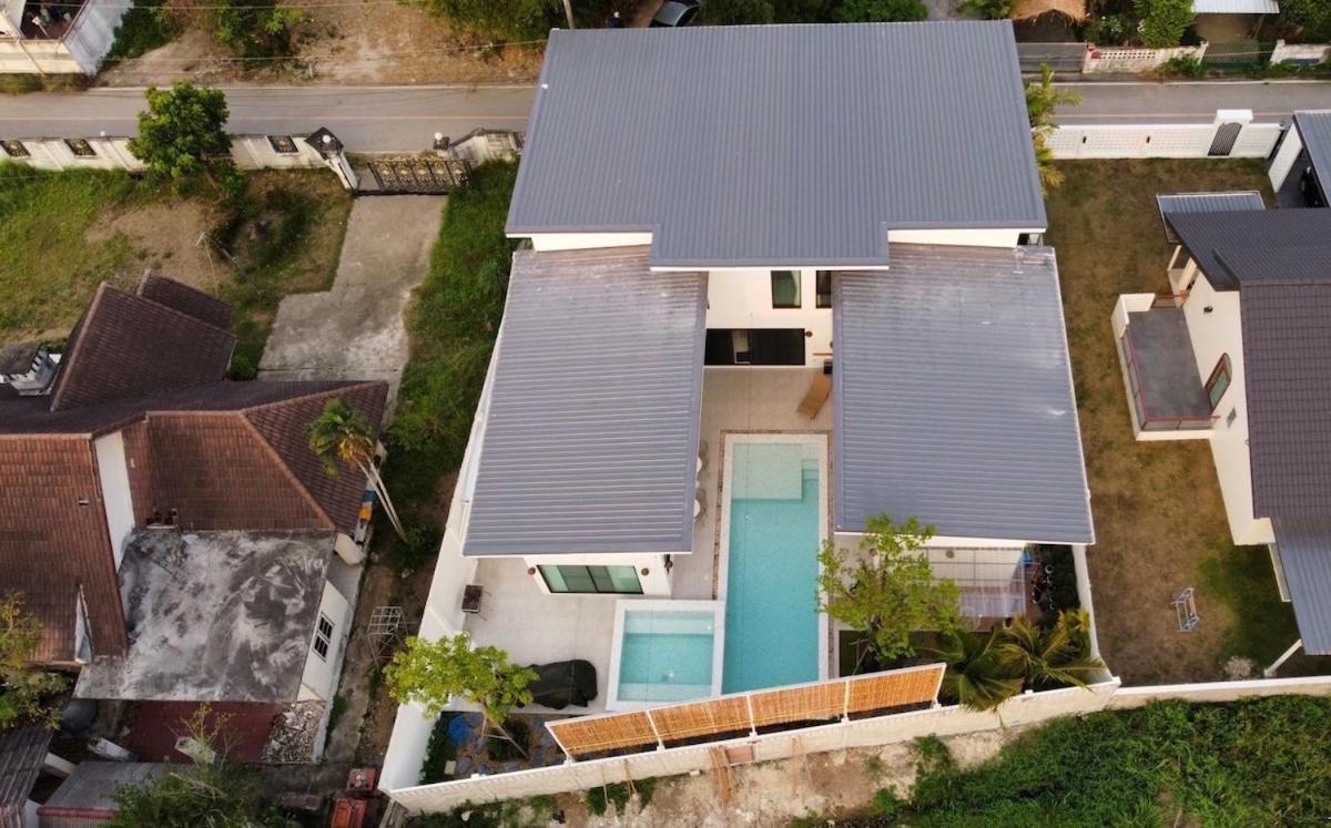 Villa Luxury Pool With Jacuzzi & Pool Table *
