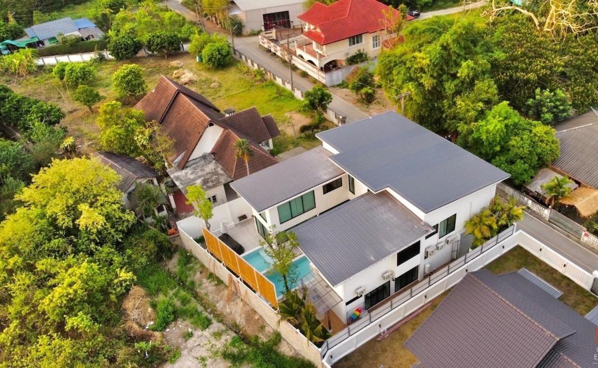 Luxury Pool With Jacuzzi & Pool Table Villa *