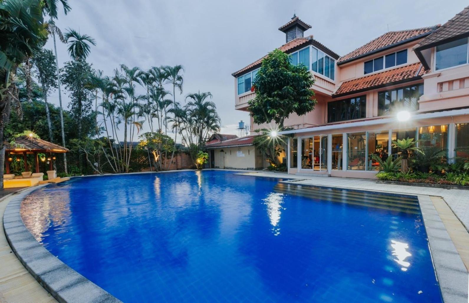 Sheik Istana Chiangmal Hotel 4*