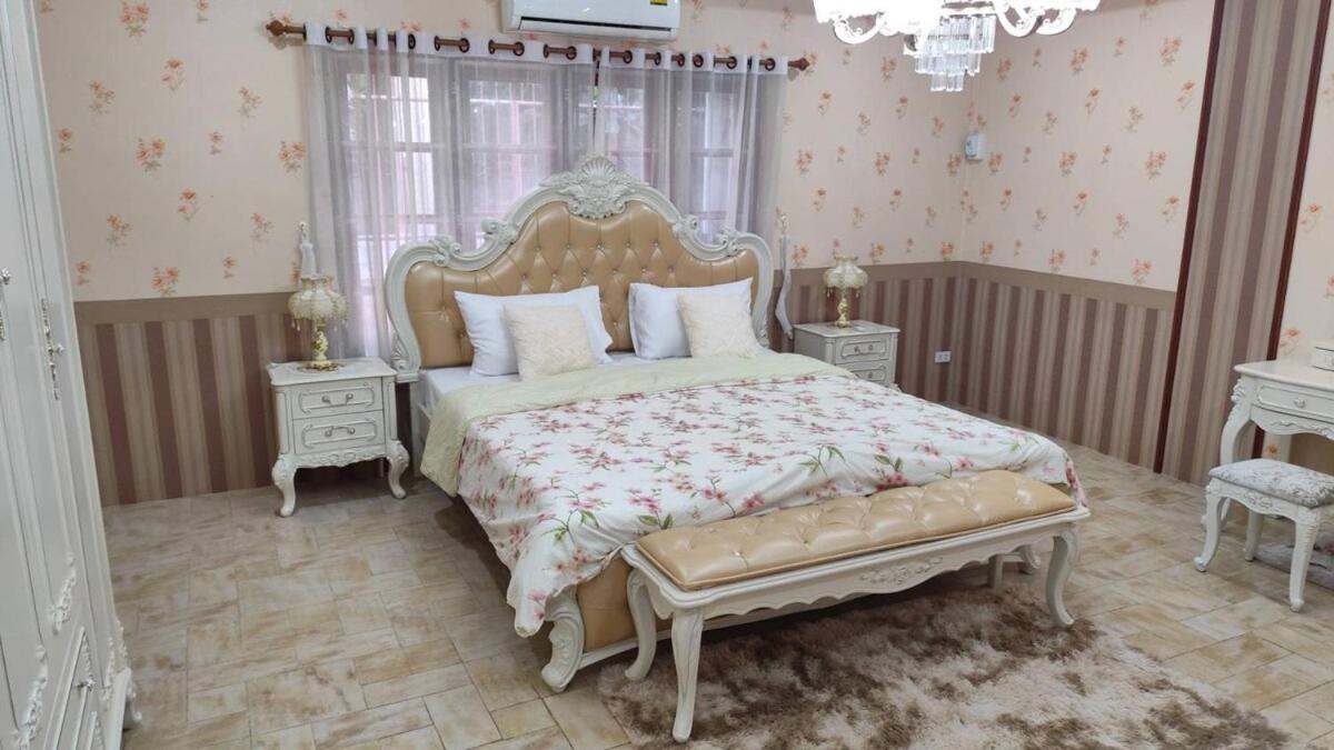 3 Bedrooms Pool Near *