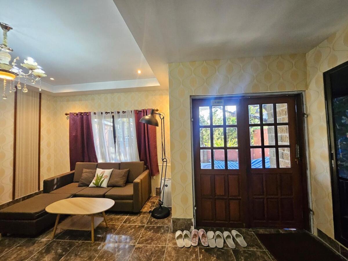 3 Bedrooms Pool Near *