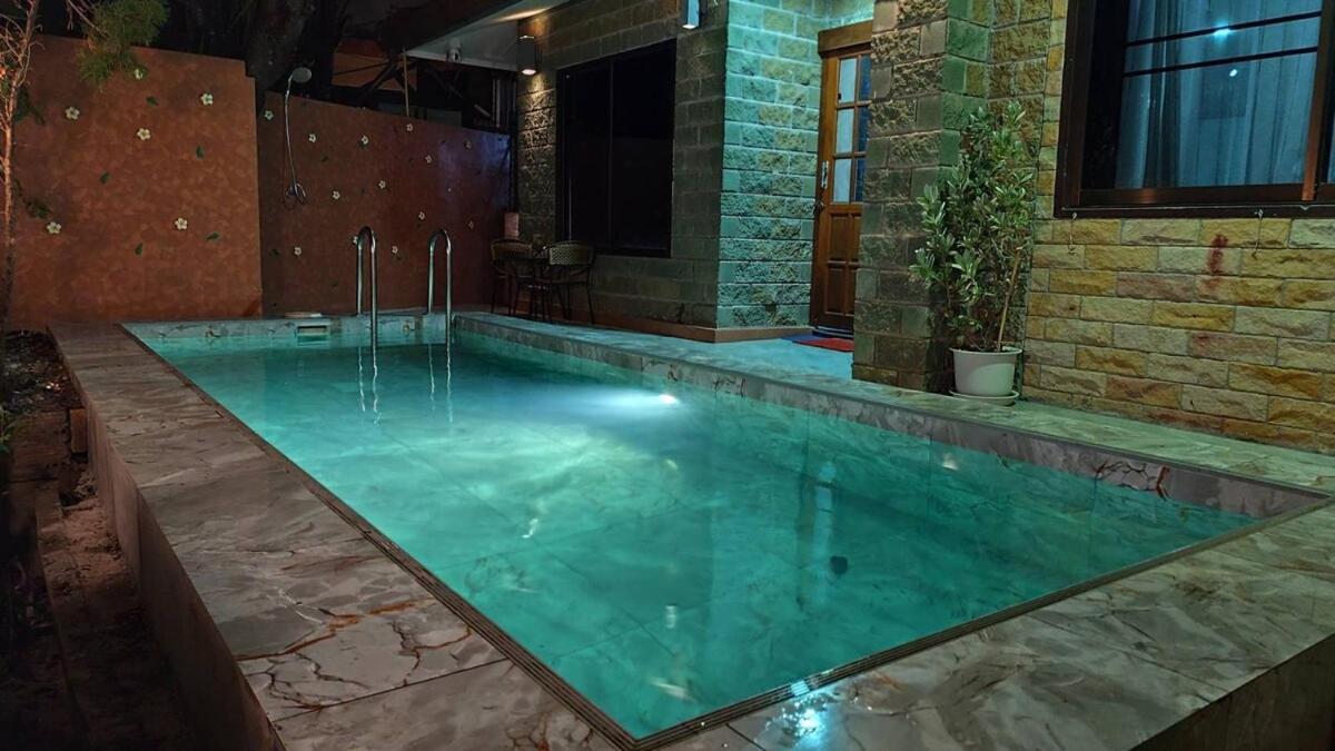 3 Bedrooms Pool Near