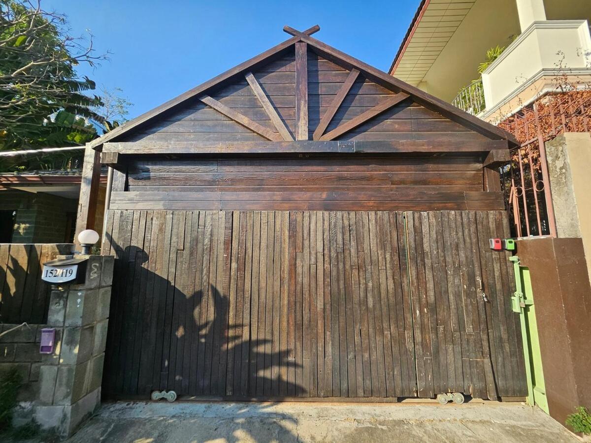 3 Bedrooms Pool Near *