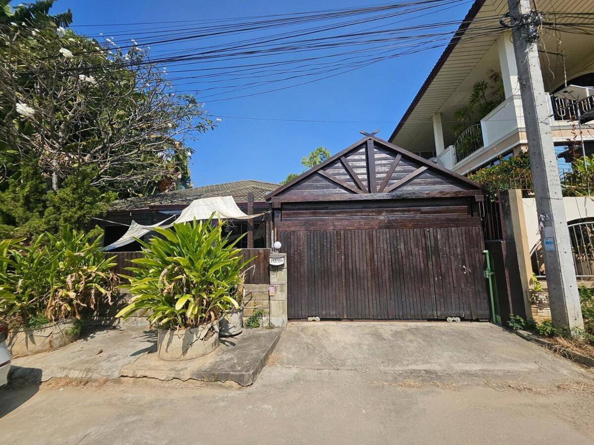 3 Bedrooms Pool Near