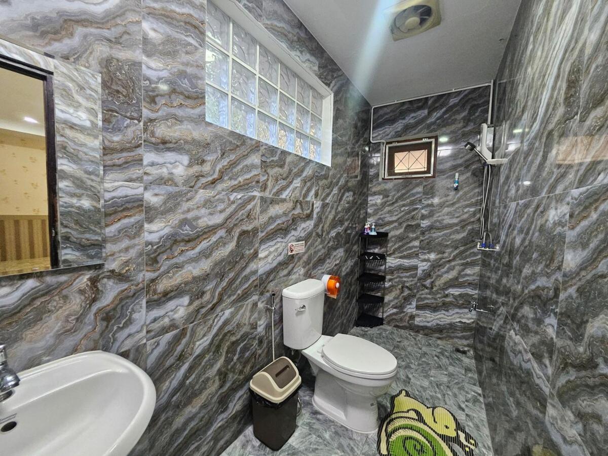 3 Bedrooms Pool Near *