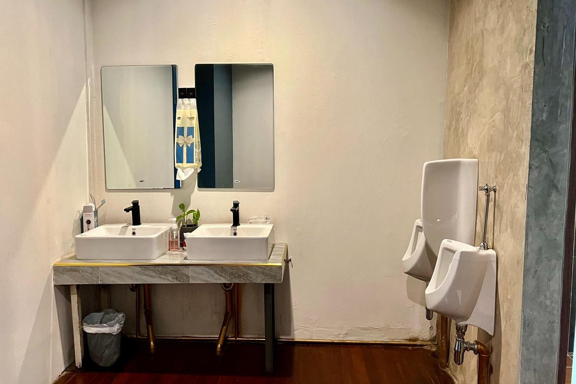 Deva & Relax Pool Hostel *