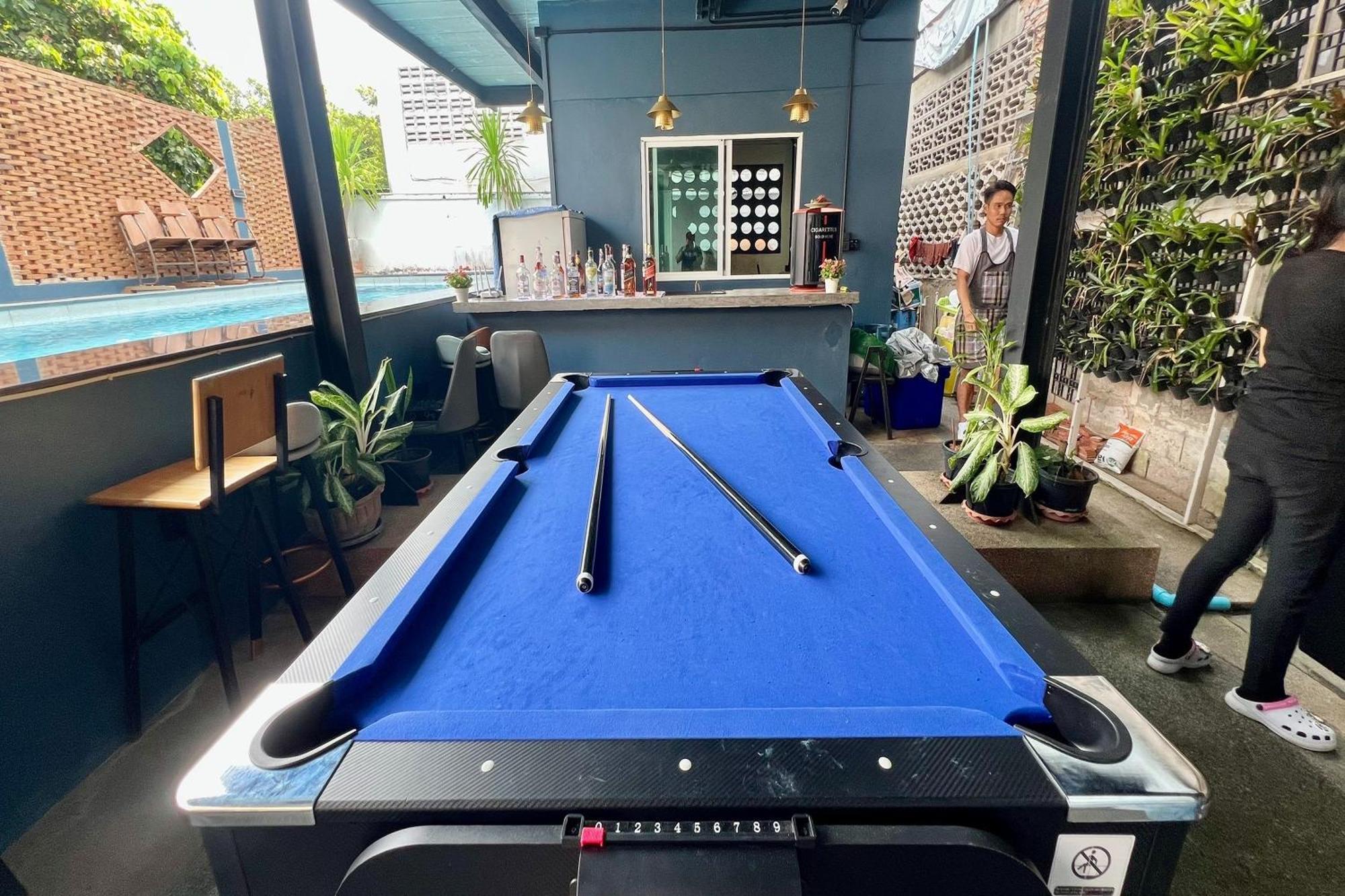 Deva & Relax Pool Hostel