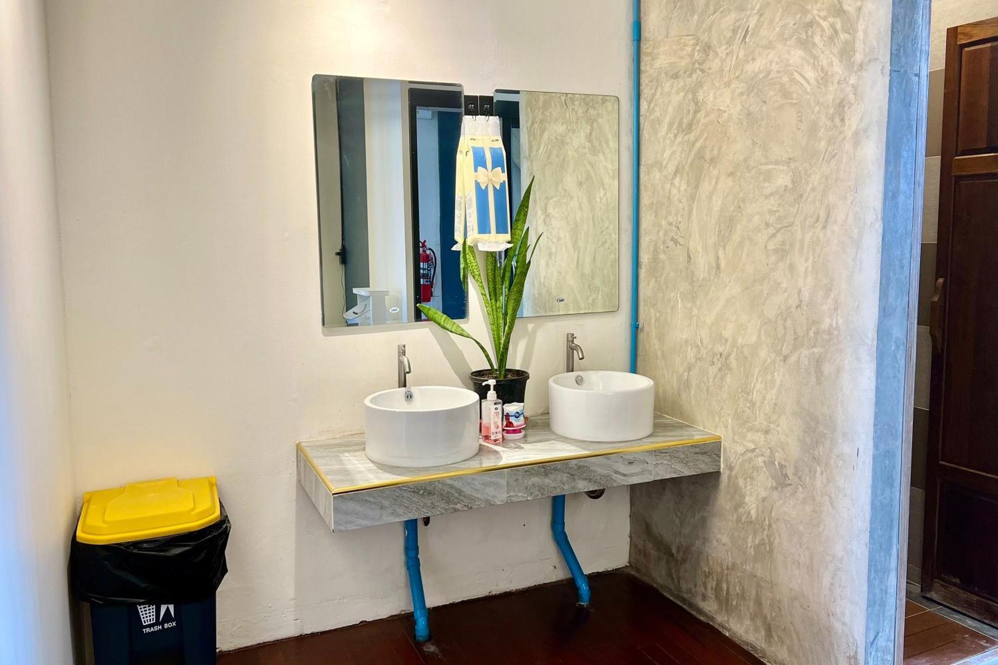 Deva & Relax Pool Hostel *