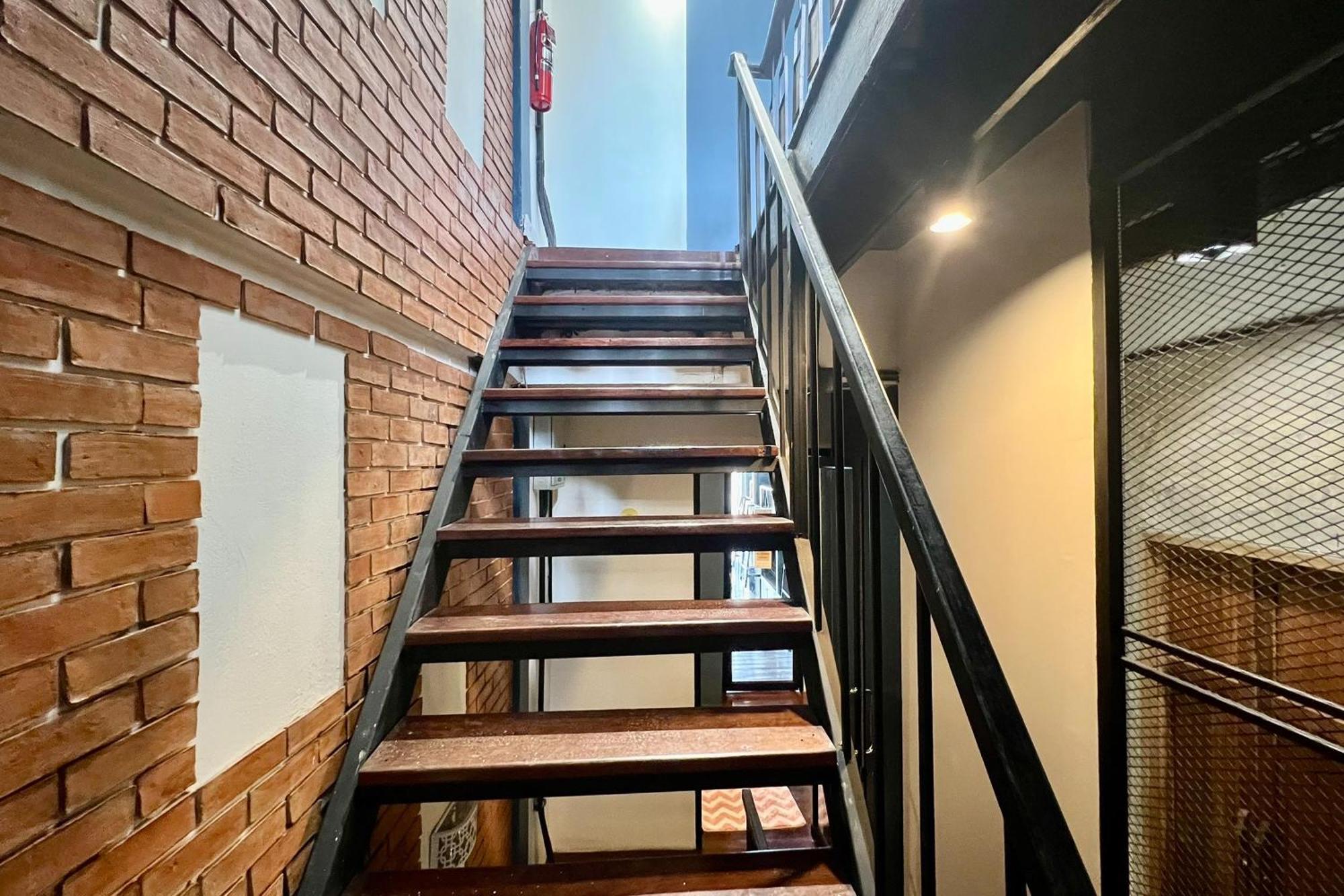 Deva & Relax Pool Hostel Chiang Mai