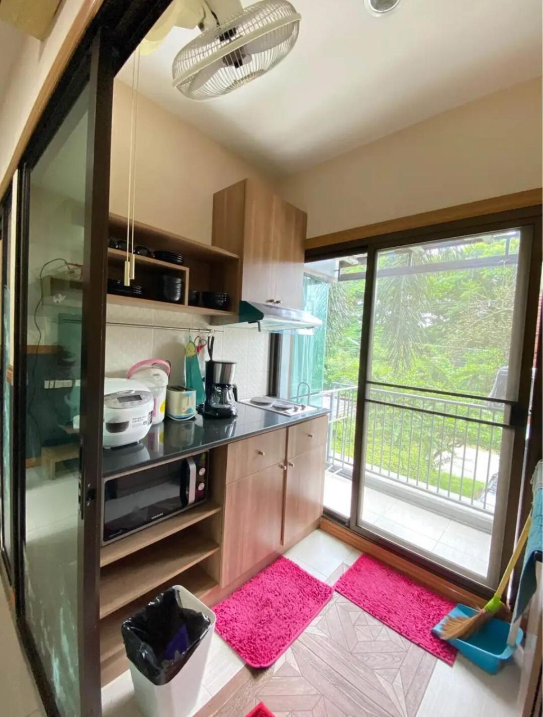 Apartment Tree Boutique