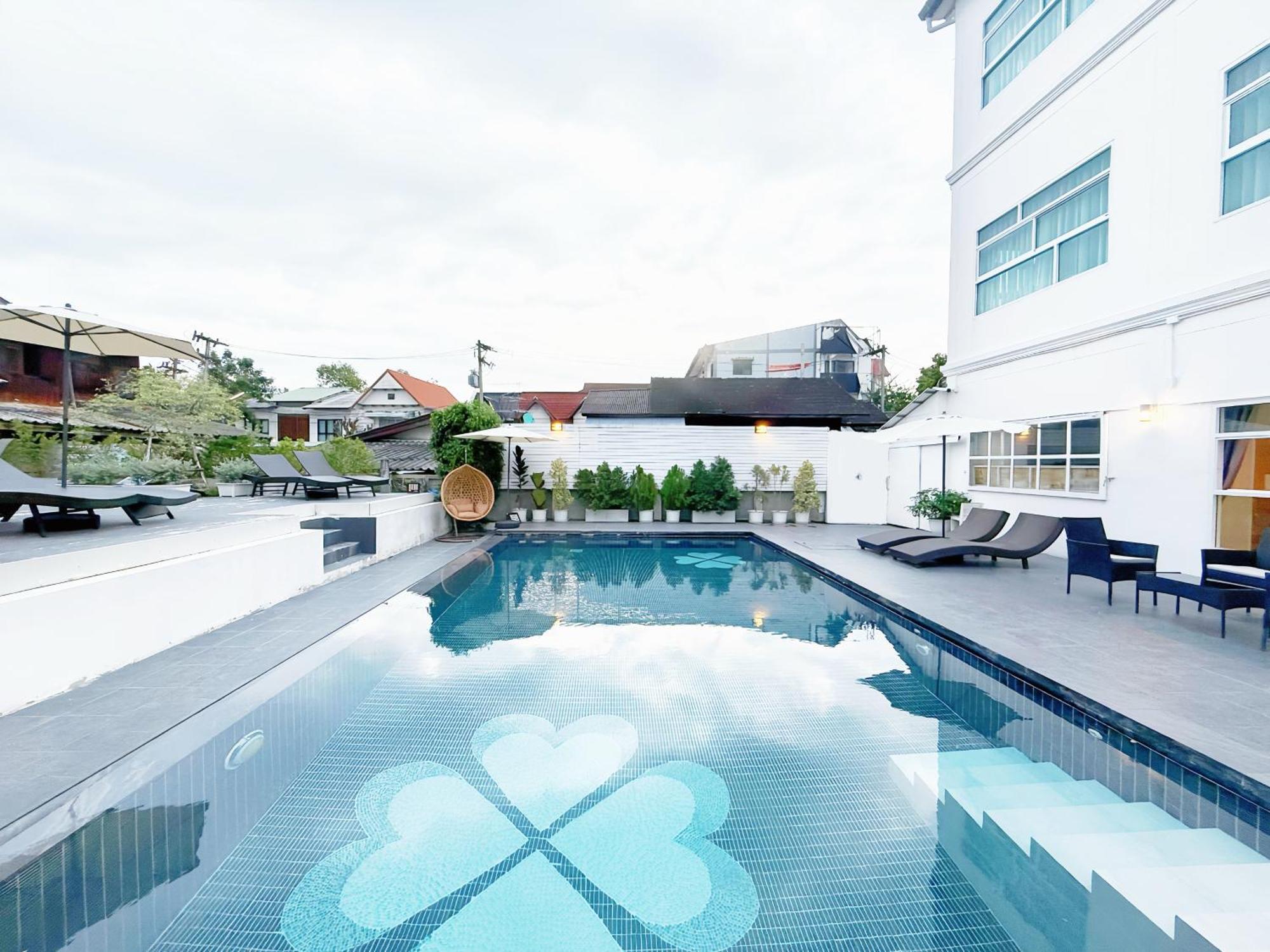 The White House Rachamankha เดอะ ไวท์เฮ้าส์ ราชมรรคา
