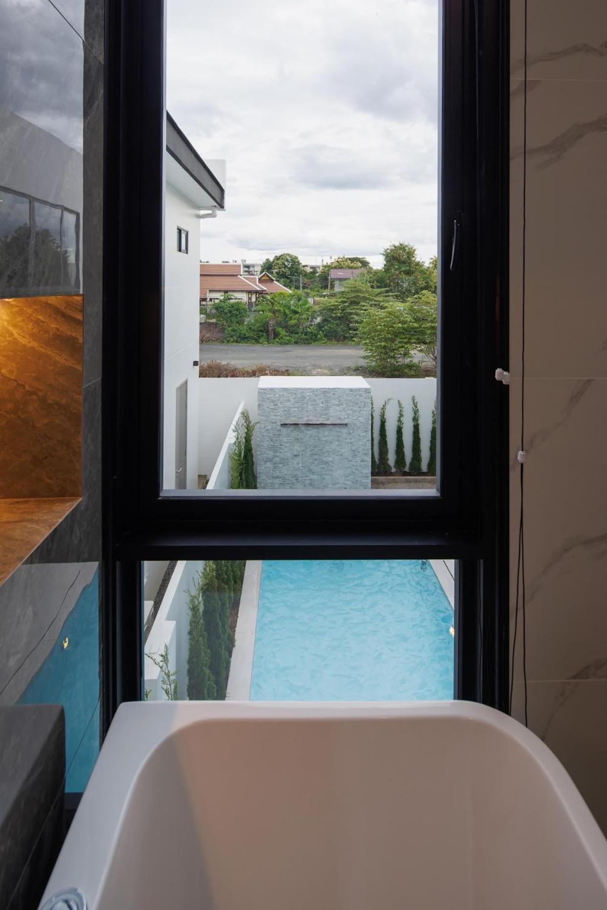 Cnx Pool Near Old Chiang Mai