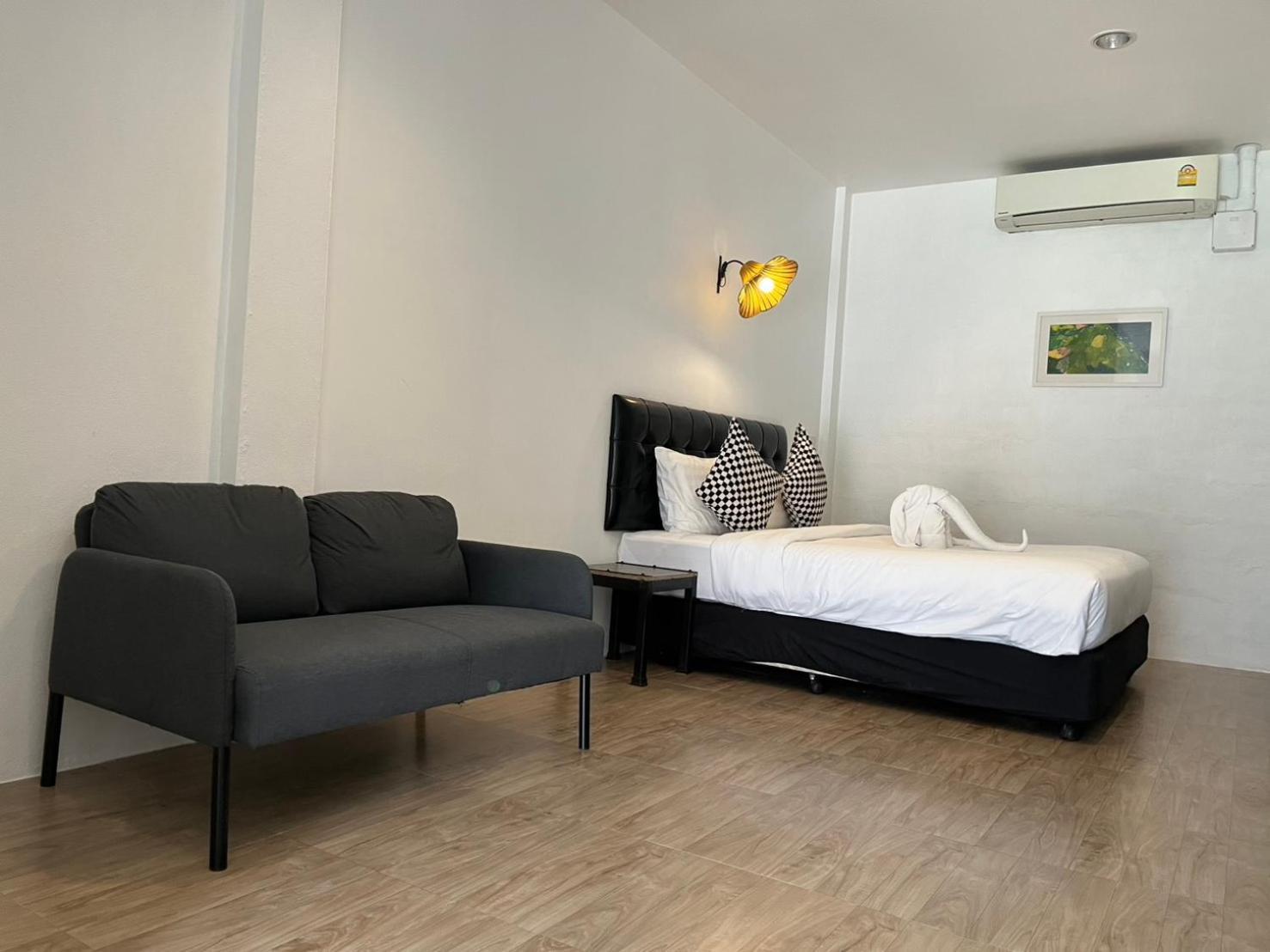 Hotel The Warehouse 3*