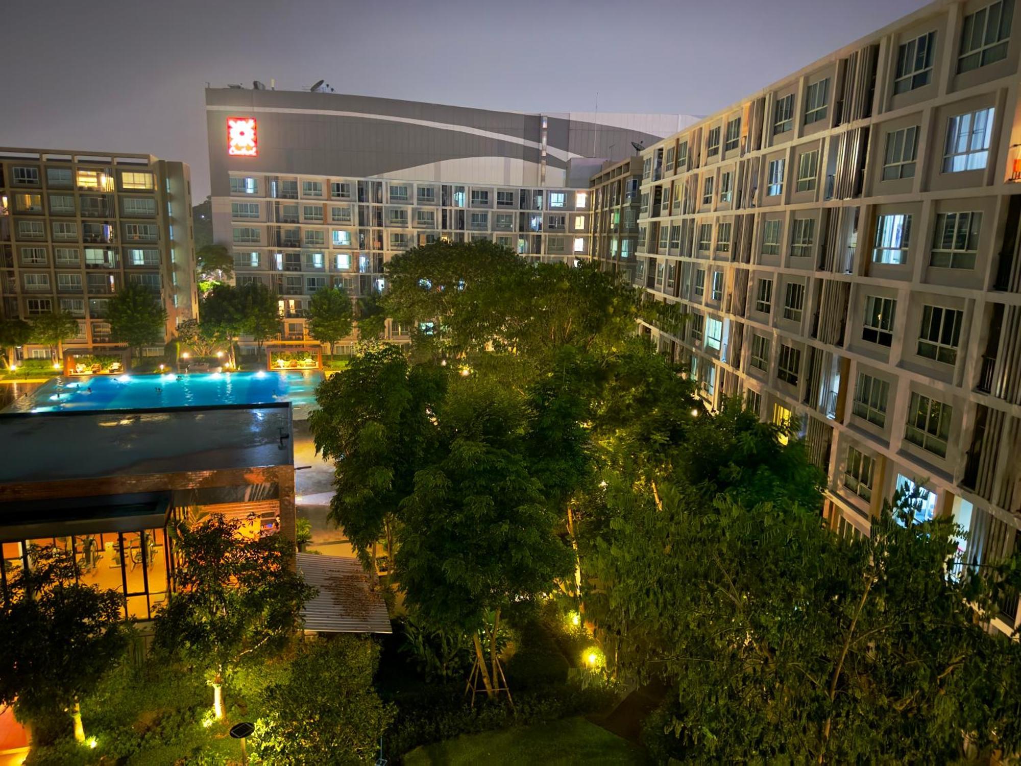 Dcondo Is Next To The Mall *