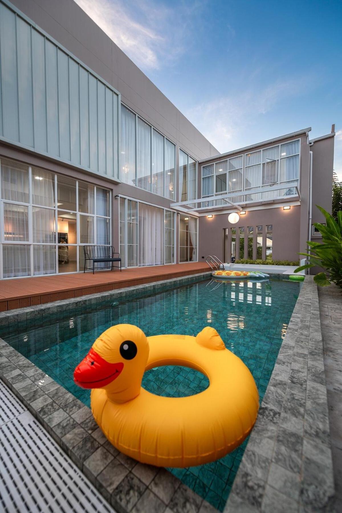Emeralda Pool 4br Near Festival, Free Daily Housekeeping * Chiang Mai