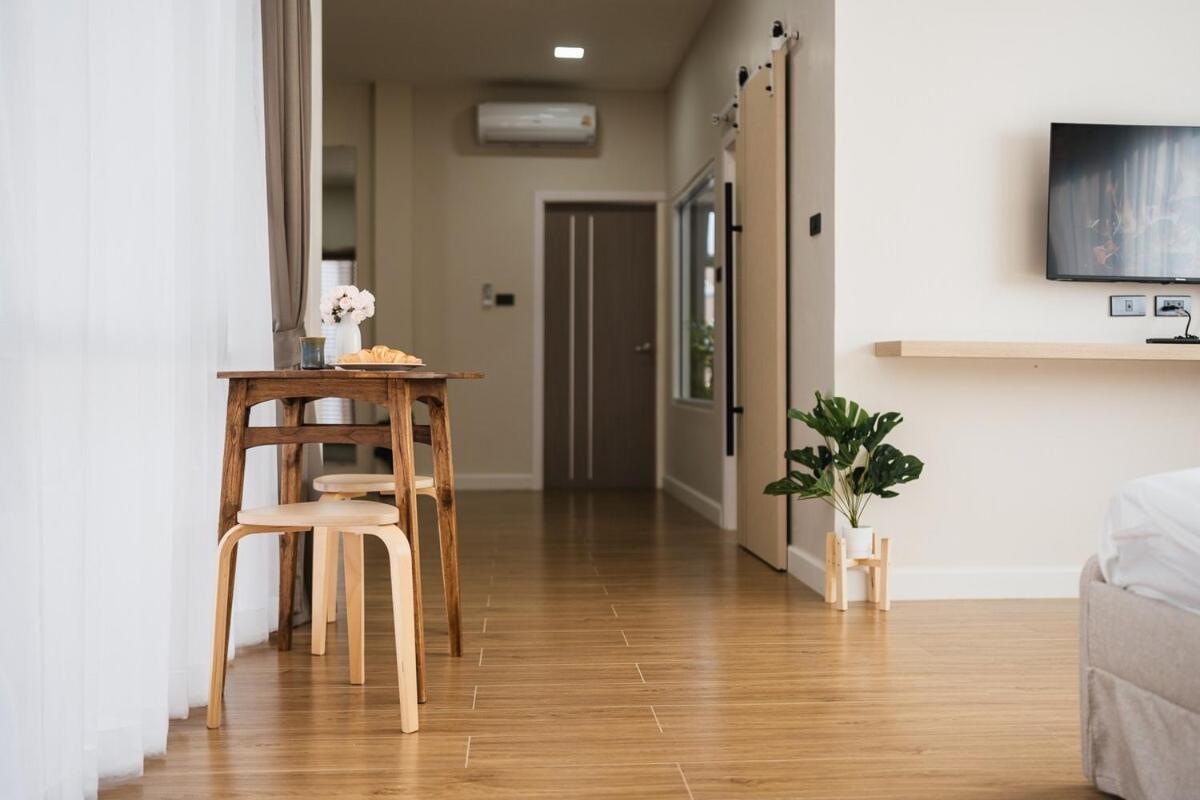 Emeralda Pool 4br Near Festival, Free Daily Housekeeping Villa Chiang Mai