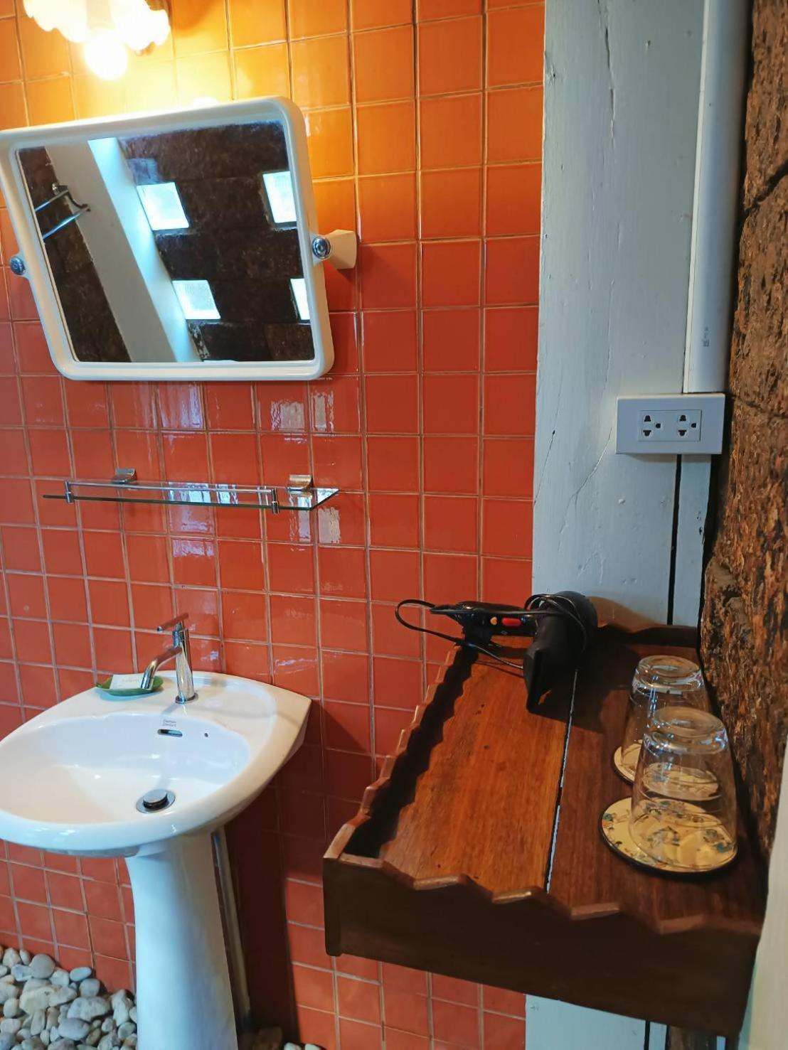Tonnam Rumah tetamu *