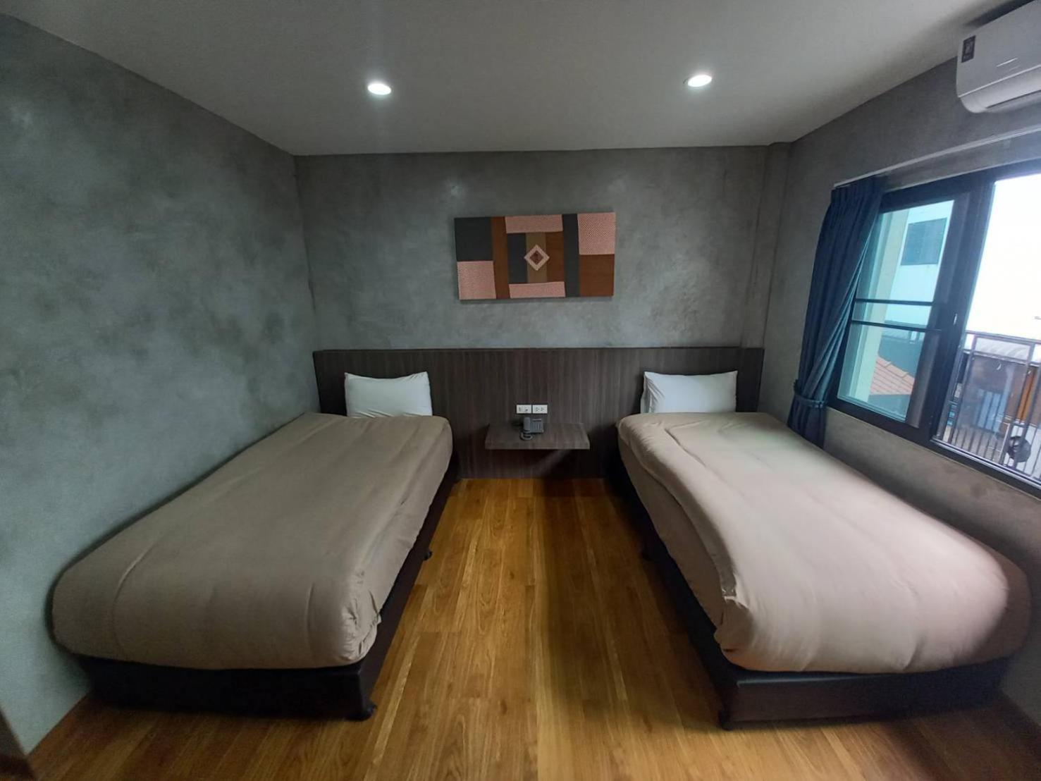 Hostel Buri And *