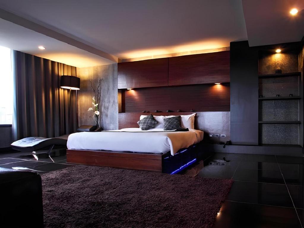 B2 Black Business And Budget Chiang Mai