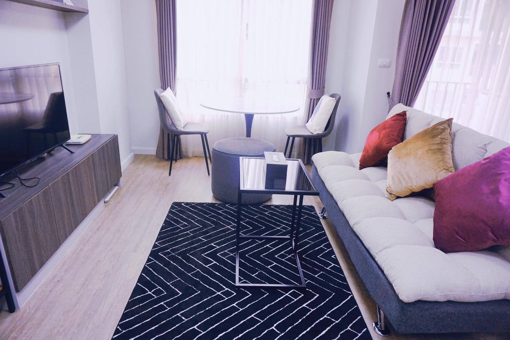 Cozy 1 Bd Pool Gym Balcony Walk To Festival Apartment Chiang Mai