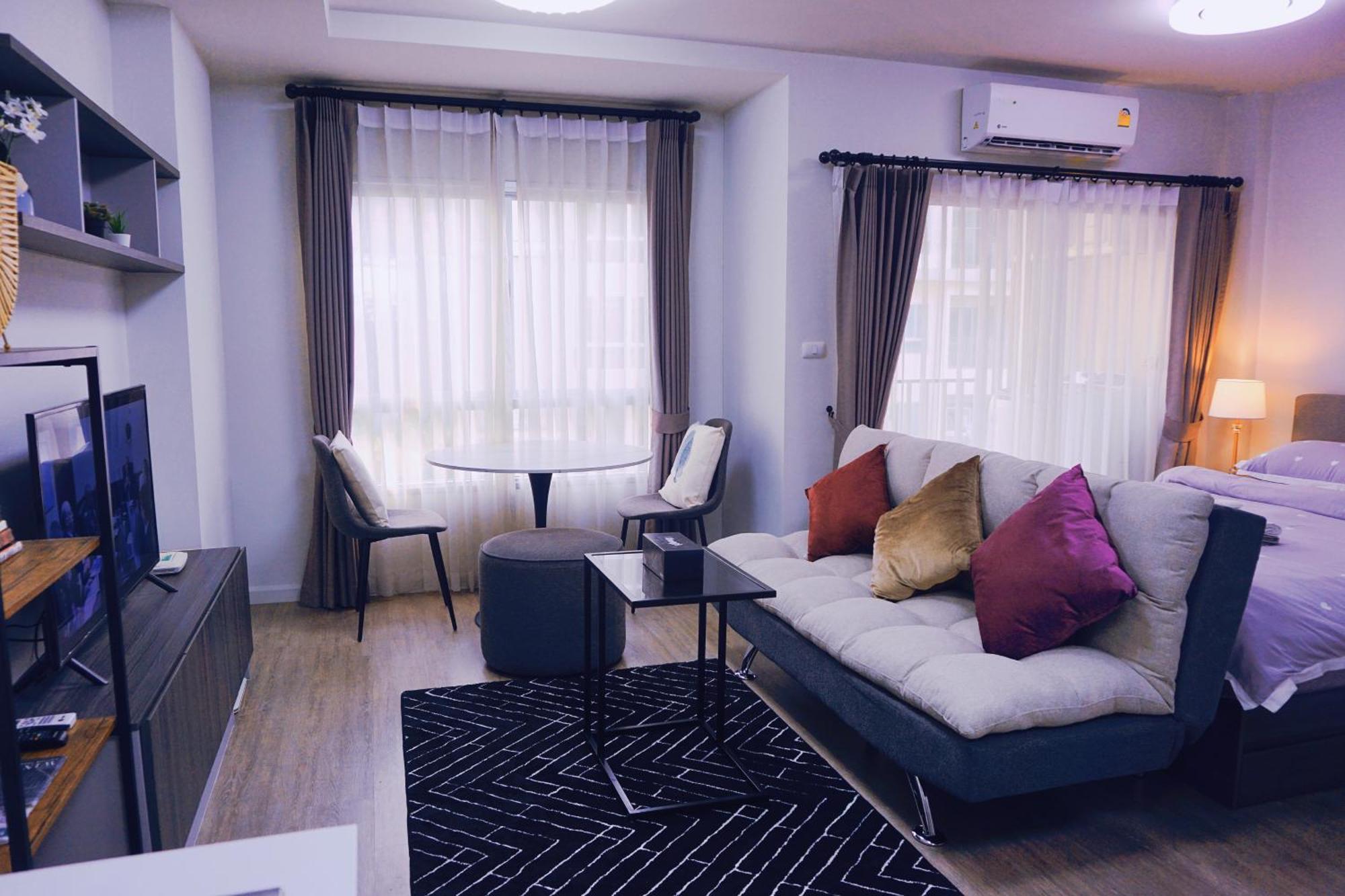 Cozy 1 Bd Pool Gym Balcony Walk To Festival Chiang Mai