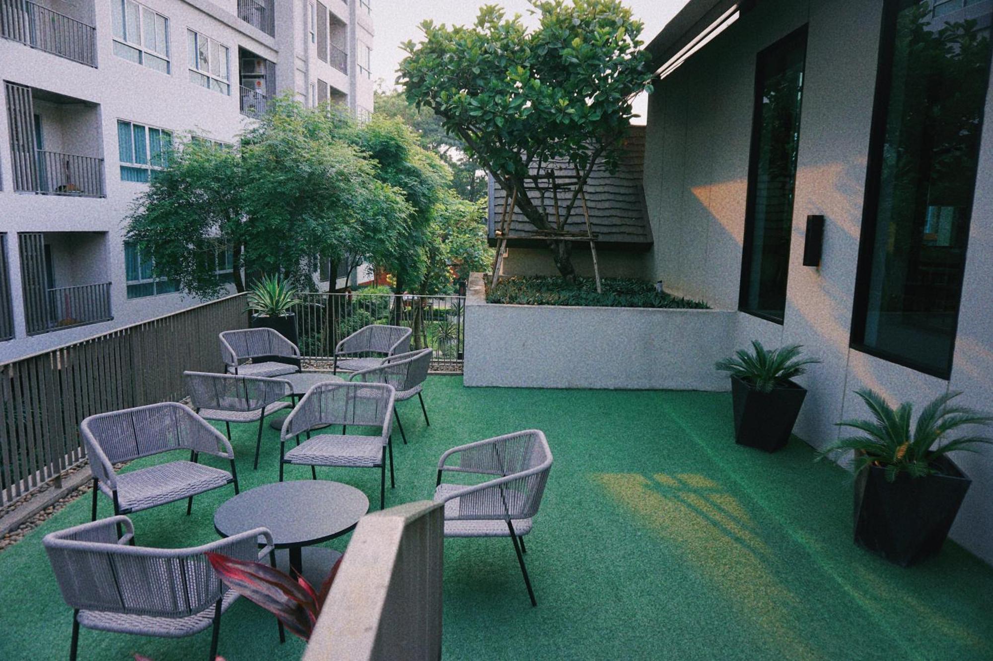 Cozy 1 Bd Pool Gym Balcony Walk To Festival Apartment