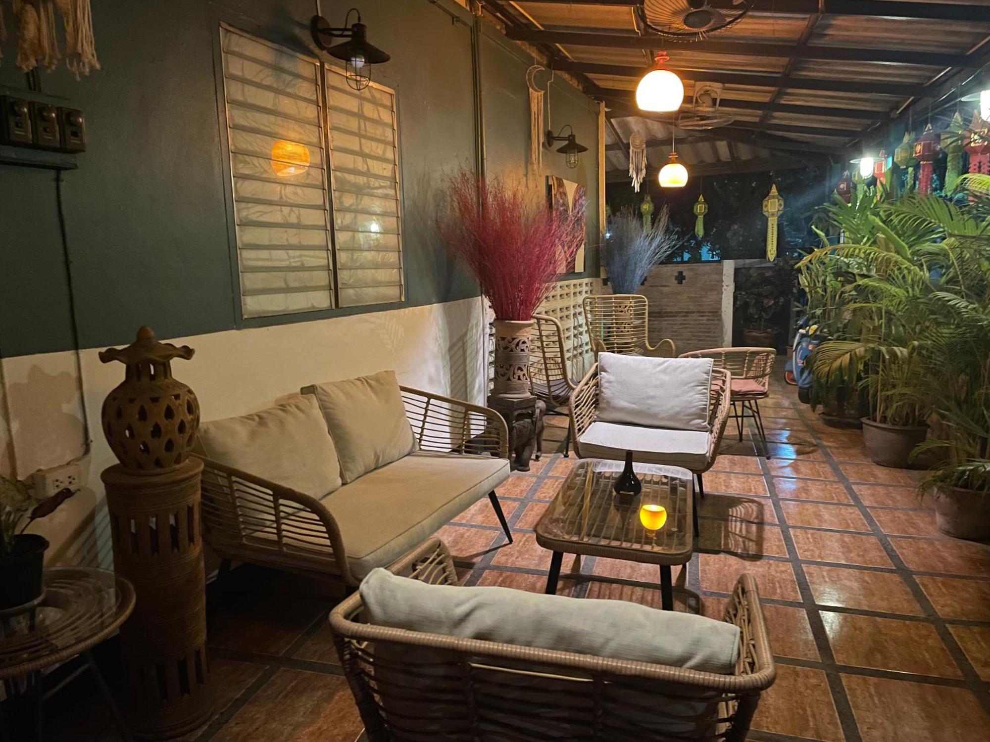 Albergue Thapae Gate *