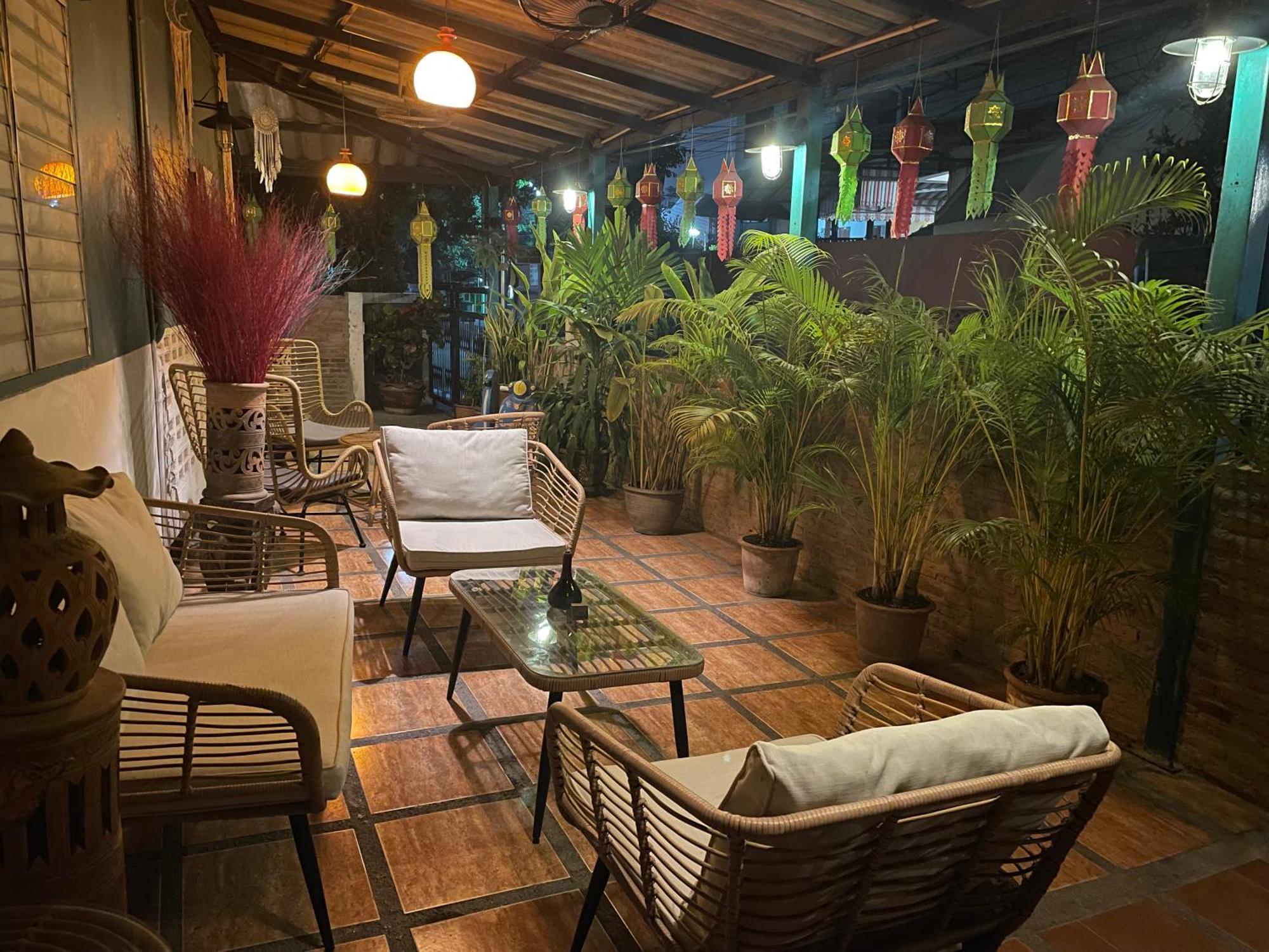 Thapae Gate Albergue Chiang Mai