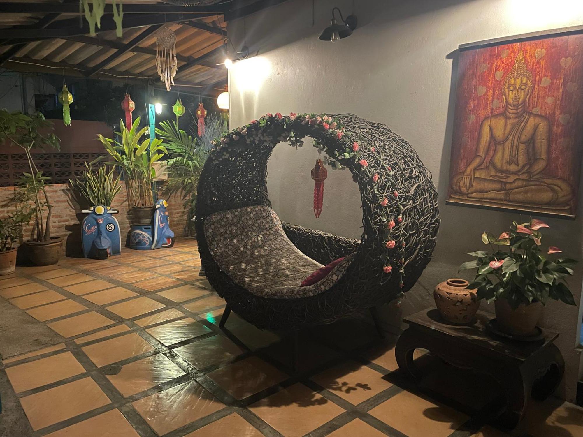 Albergue Thapae Gate