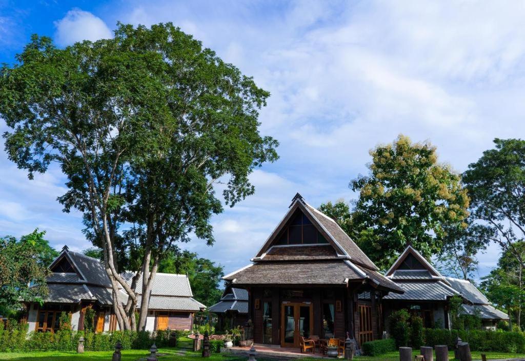 Ruean Racha Resort 3*
