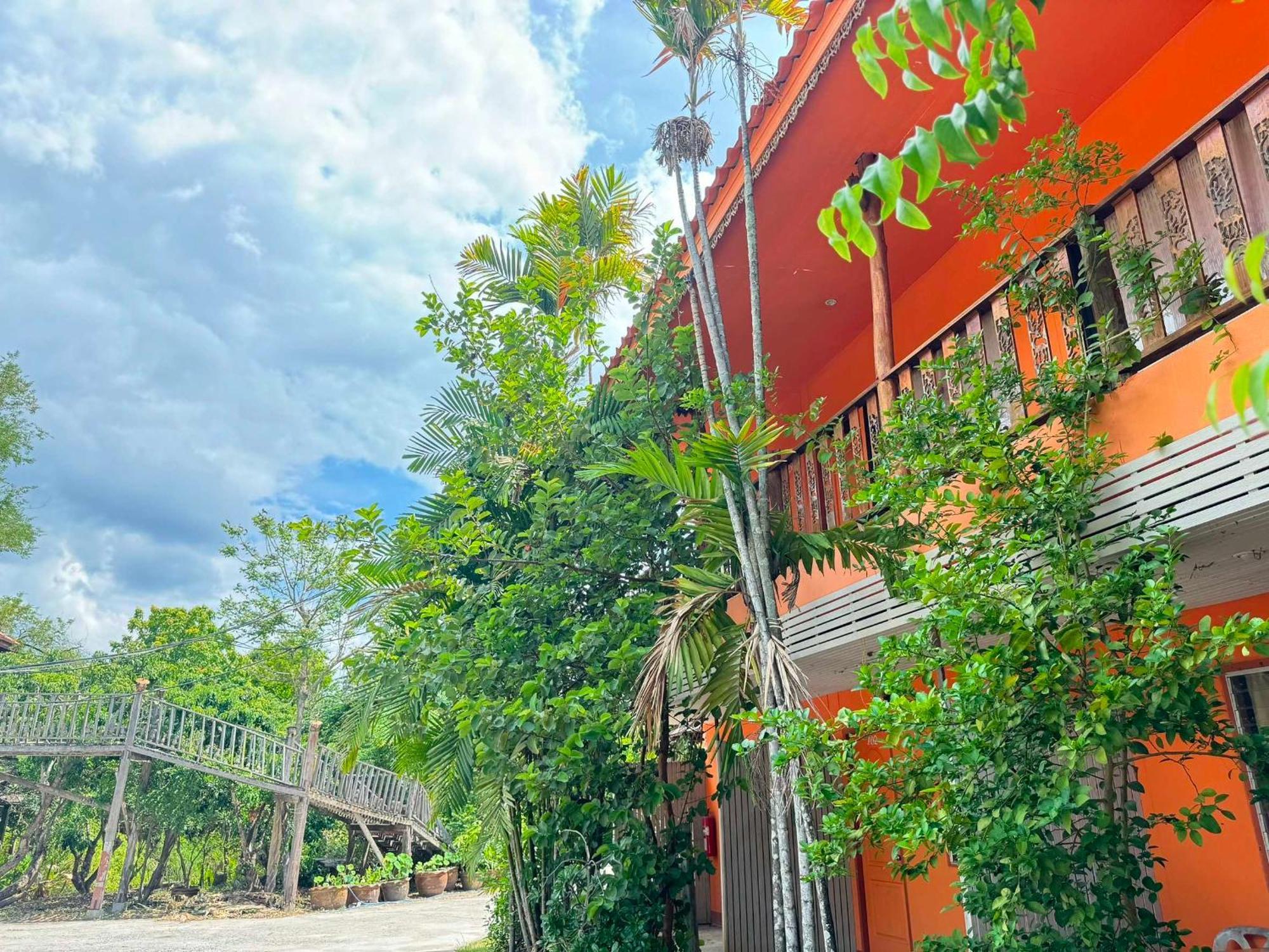 Honeyland Hotel 2*