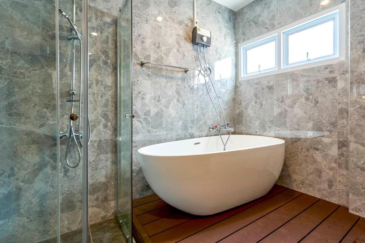 Luxurious Oasis In Heart Of By Night Bazaar Villa