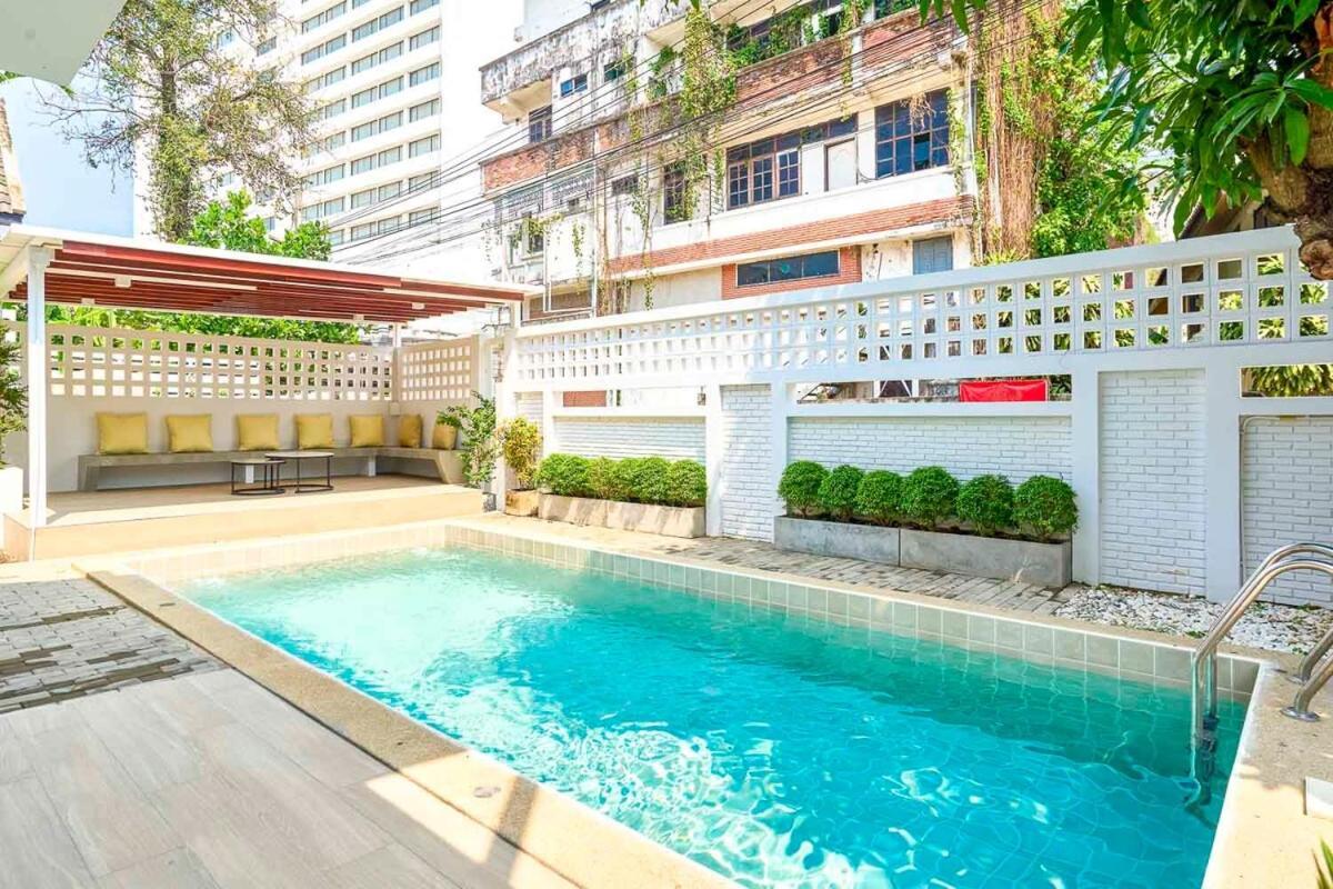 Luxurious Oasis In Heart Of By Night Bazaar